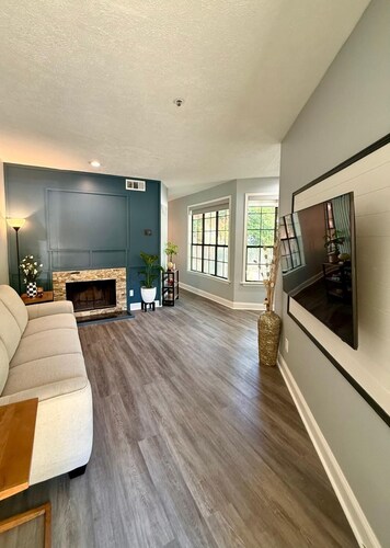 Modern Midtown Studio-Steps from Piedmont Park-Free Parking