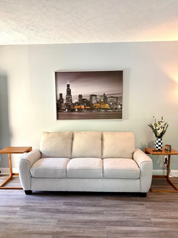 Smart TV - Stylish Midtown Atlanta Studio •Walk to Piedmont Park+ Free Covered Parking (Atlanta)