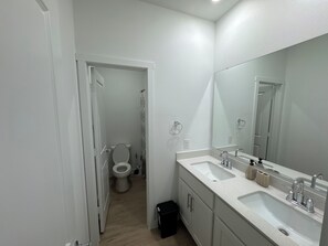 Bathroom - Perfect 3BR Home in Little Elm, TX close to Frisco, TX - PGA, Universal Kids (Little Elm)