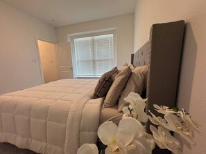 1 habitación, tabla de planchar con plancha, wifi gratis y ropa de cama
