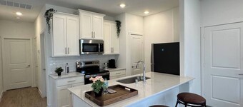 Charming PRIVATE 1-bedroom guest house in lovely Little Elm with AC