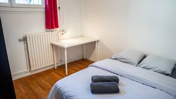 3 habitaciones, tabla de planchar con plancha, wifi y ropa de cama