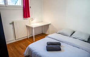 3 bedrooms, iron/ironing board, WiFi, bed sheets