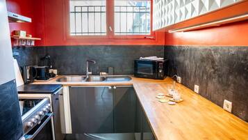 Microondas, horno y parrilla de estufa