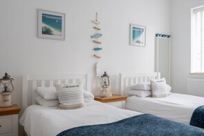 4 bedrooms, iron/ironing board, free WiFi, bed sheets