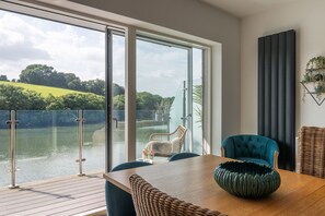 Dining - 3 The Boatyard - sleeps 8 guests  in 4 bedrooms (Kingsbridge)