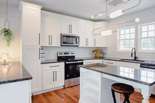 Historic Downtown Gem, 7 mins to Premium Outlets