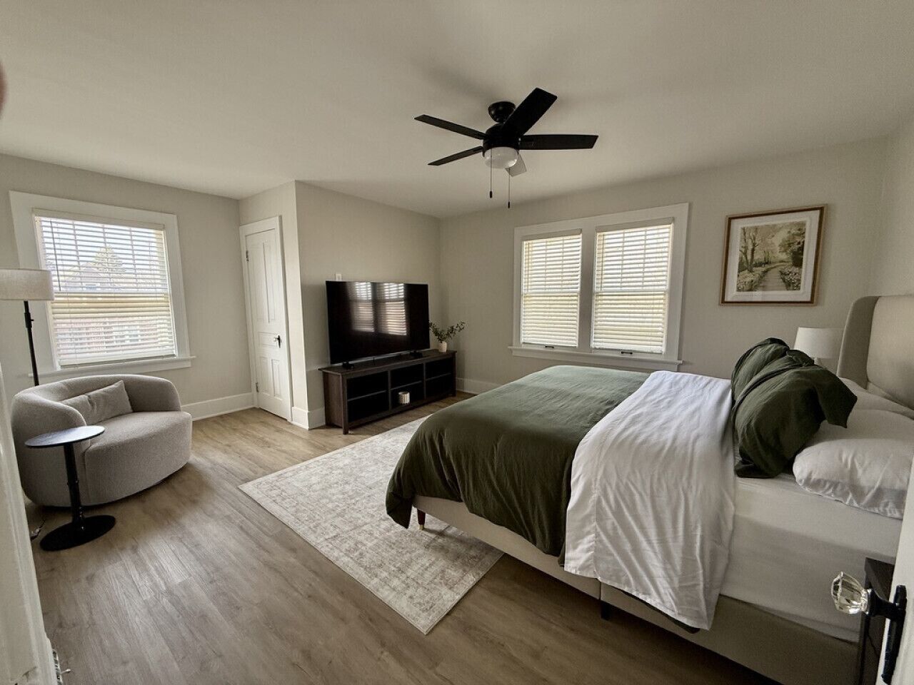 5 bedrooms, iron/ironing board, free WiFi, bed sheets