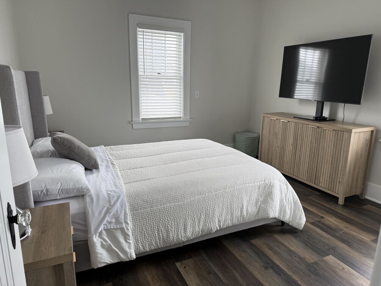 5 bedrooms, iron/ironing board, free WiFi, bed sheets