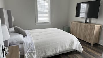 5 bedrooms, iron/ironing board, free WiFi, bed sheets