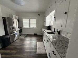 Micro-ondes, four, plaque de cuisson, lave-vaisselle