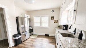 Private kitchen - Franklin Haus - Frankenmuth Vacation Homes (Frankenmuth)