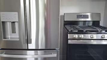 電子レンジ、オーブン、コンロ、食器洗い機
