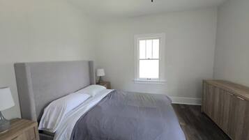 5 bedrooms, iron/ironing board, free WiFi, bed sheets