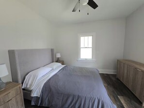 5 bedrooms, iron/ironing board, free WiFi, bed sheets