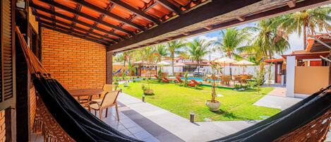 Family Room | Terrace/patio