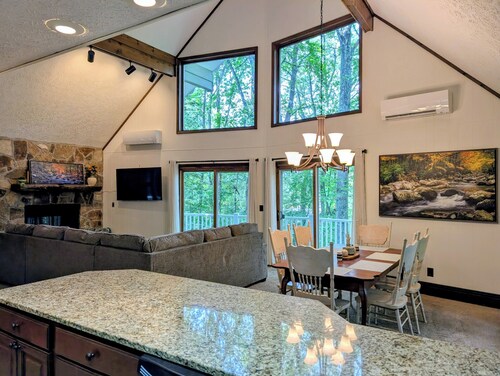 Sky Valley's Secluded 3/3 Cottage Dog Friendly!