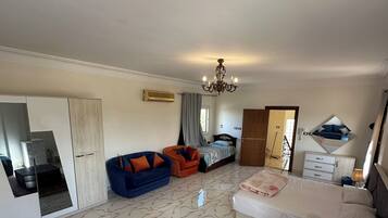 2 bedrooms, in-room safe, iron/ironing board, bed sheets