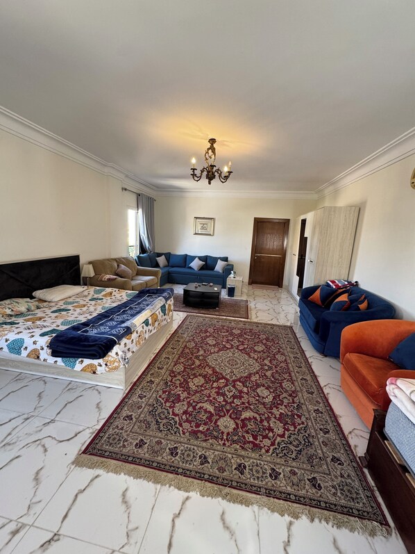 2 Schlafzimmer, Bügeleisen/Bügelbrett, Bettwäsche