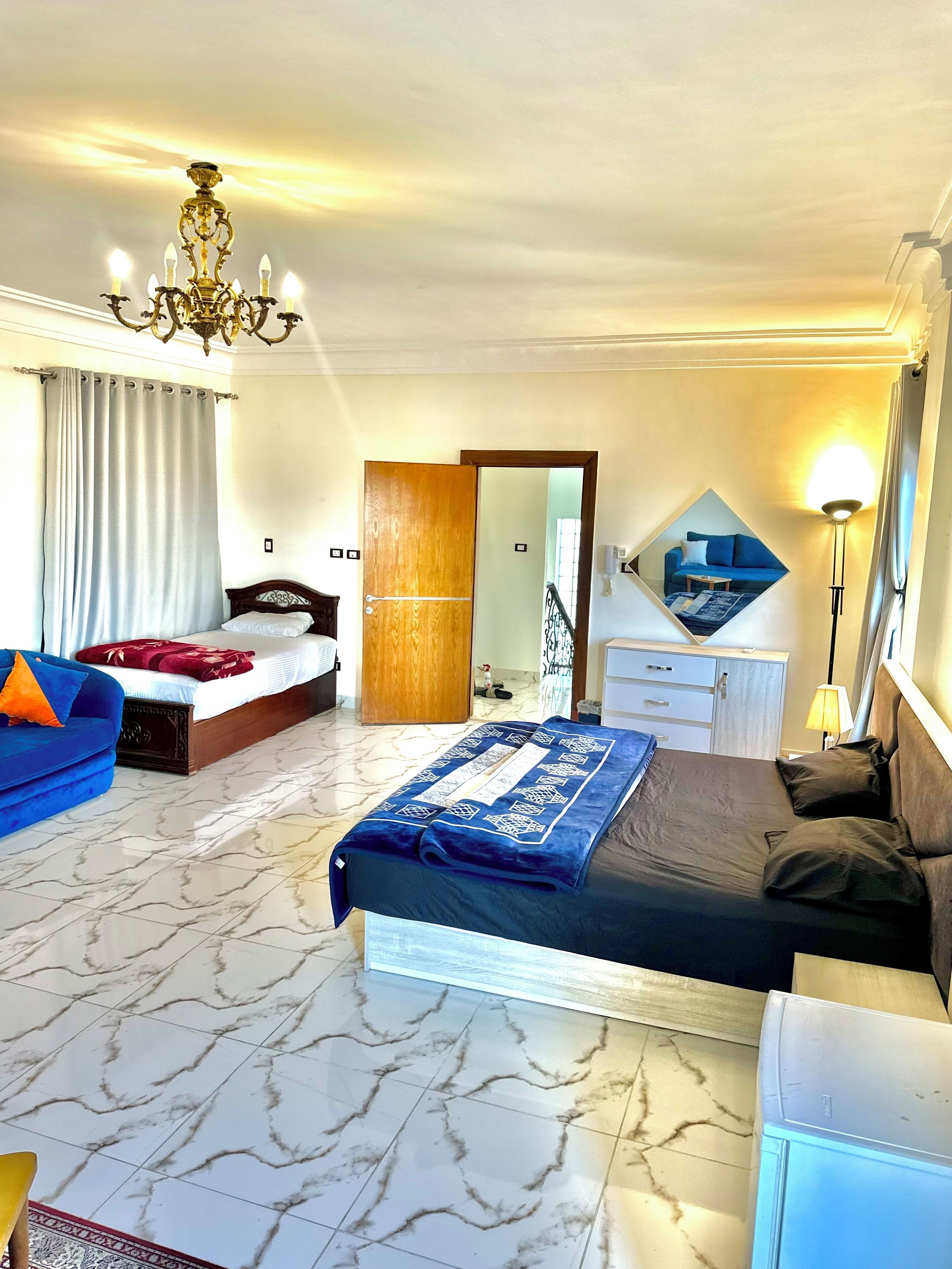 3 bedrooms, in-room safe, iron/ironing board, bed sheets