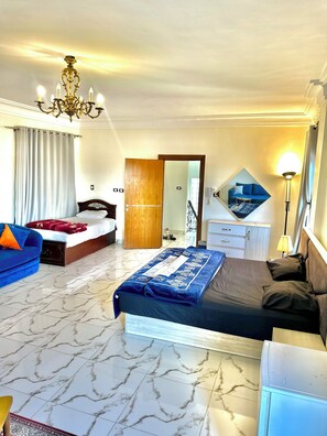 3 Schlafzimmer, Zimmersafe, Bügeleisen/Bügelbrett, Bettwäsche