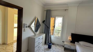 2 bedrooms, in-room safe, iron/ironing board, bed sheets