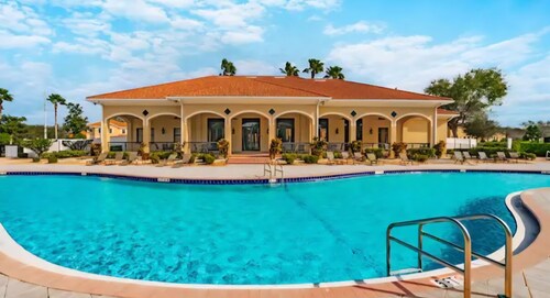 Family Retreat w/ Pool & Gym in Kissimmee 
