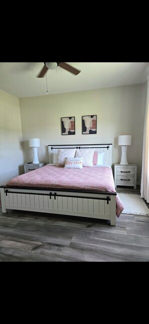 3 chambres, fer et planche à repasser, Wi-Fi, draps fournis