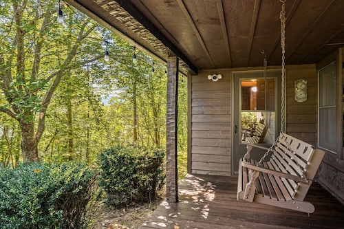 Almost Heaven – Porch Swing Mountain Getaway