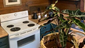 Kaffetrakter/tekoker, kjøleskap, mikrobølgeovn og ovn