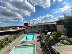 2 piscinas externas