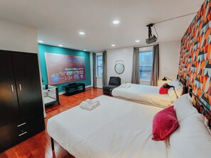 3 chambres, bureau, fer et planche à repasser, lit parapluie