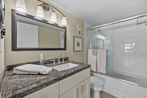 Serviettes fournies, savon