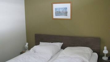 1 bedroom, WiFi (free), bed sheets