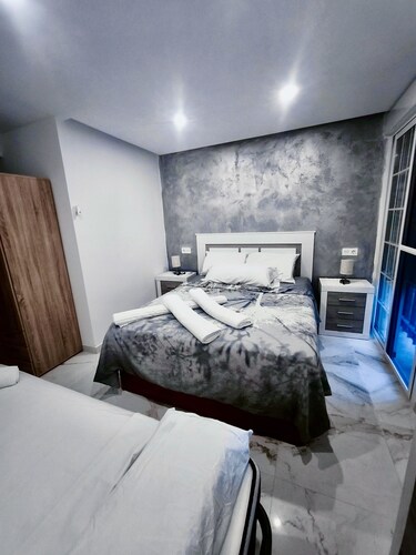 Airbhouse Prívate Rooms & Triana