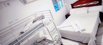 Airbhouse Prívate Rooms & Triana