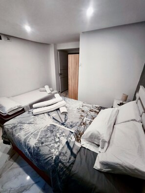 Twin Room - Airbhouse Prívate Rooms & Triana (Seville)