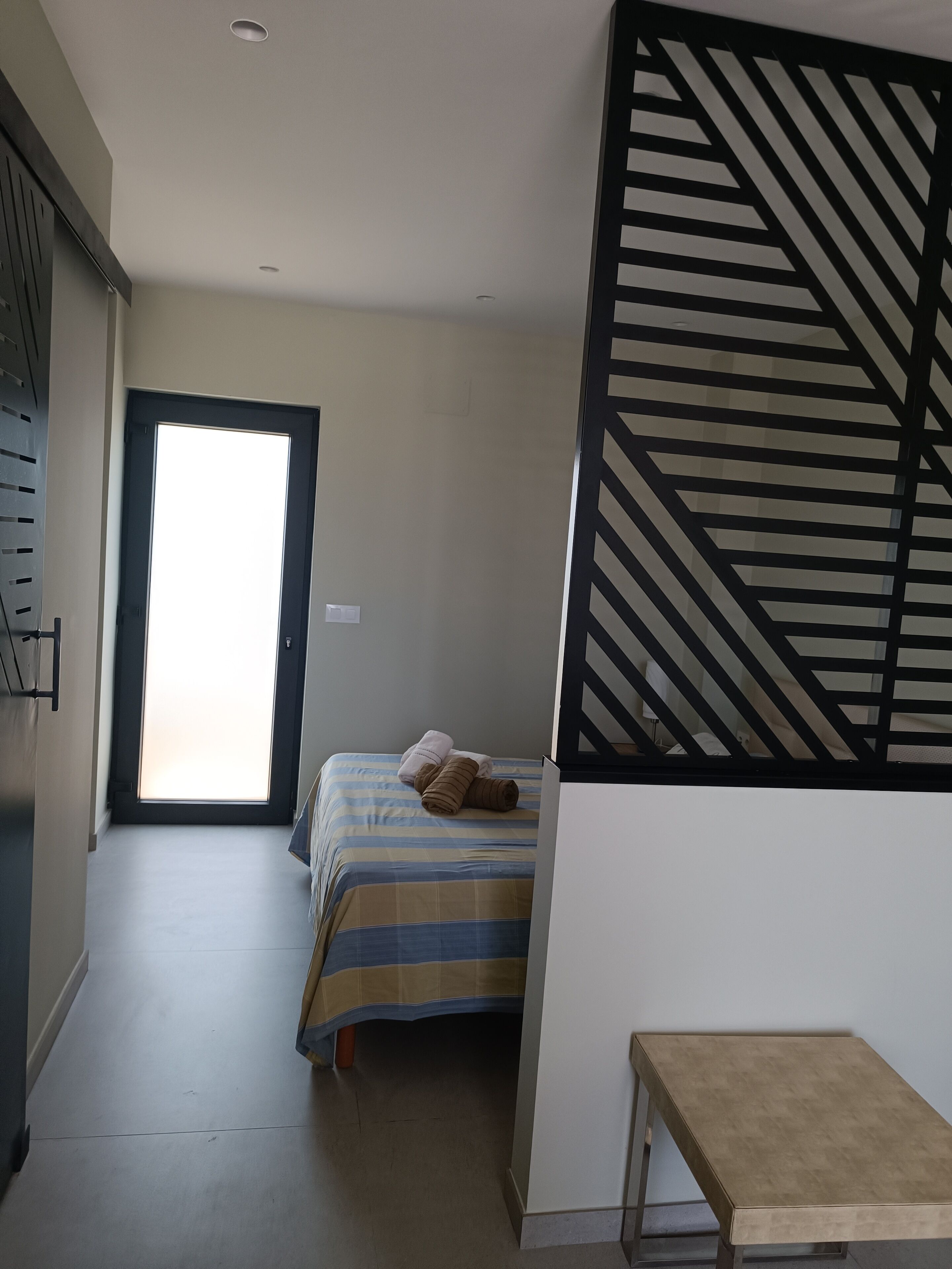 1 slaapkamer, een strijkplank/strijkijzer, gratis wifi, beddengoed