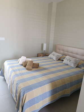 1 dormitorio, tabla de planchar con plancha, wifi gratis y ropa de cama