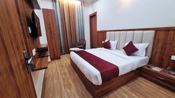 Super Deluxe Room | Desk, free WiFi