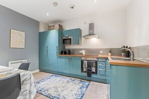 Refrigerador, microondas, horno, placa de cocina