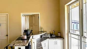 Mikroaaltouuni, uuni, liesi