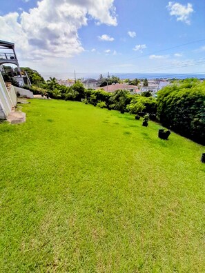 Property grounds - Ocean-View Barbados Getaway, Family & Pet-Friendly, Games Room + 5min to Beach (Saint James)