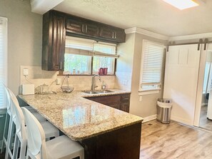 Fridge, microwave, stovetop, dishwasher