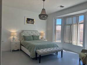 4 bedrooms, iron/ironing board, WiFi, bed sheets - !!STUNNING newly remodeled 2000 sqft, 4 bedroom 3 baths house!! (Palm Desert)