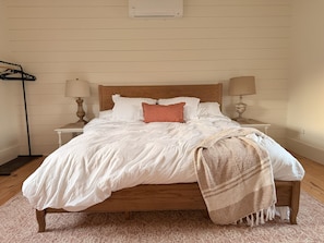 3 bedrooms, desk, free WiFi, bed sheets - Cozy Catskills Farmhouse with Wood-Fired Hot Tub near Bethel Woods (Cochecton)