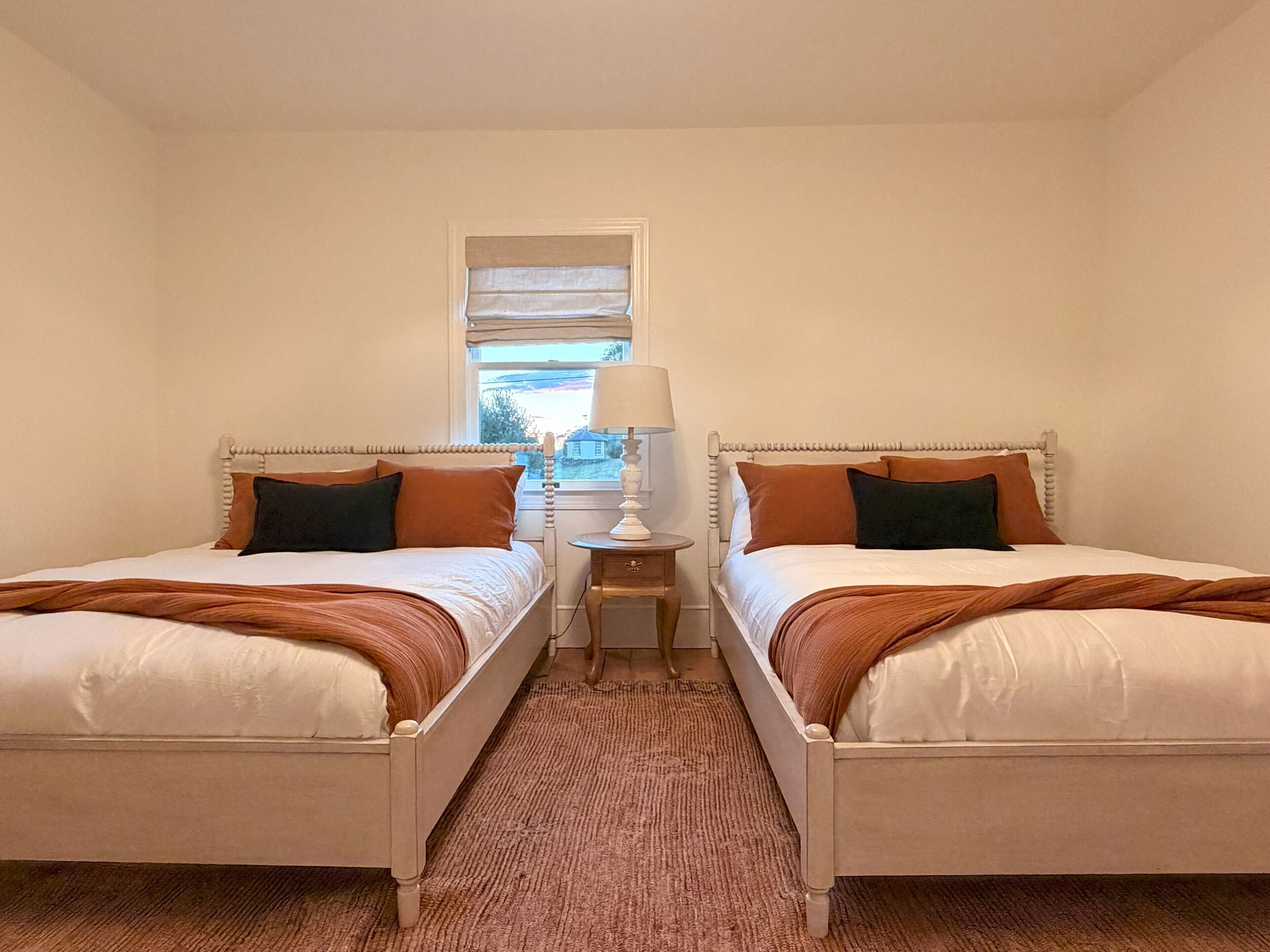 3 soverom, skrivebord, wi-fi (inkludert) og sengetøy