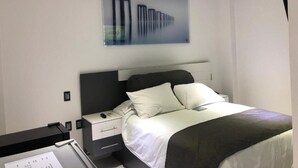 Deluxe Suite | Blackout drapes, iron/ironing board, WiFi (free) - Hotel OHMS (Tequisquiapan)