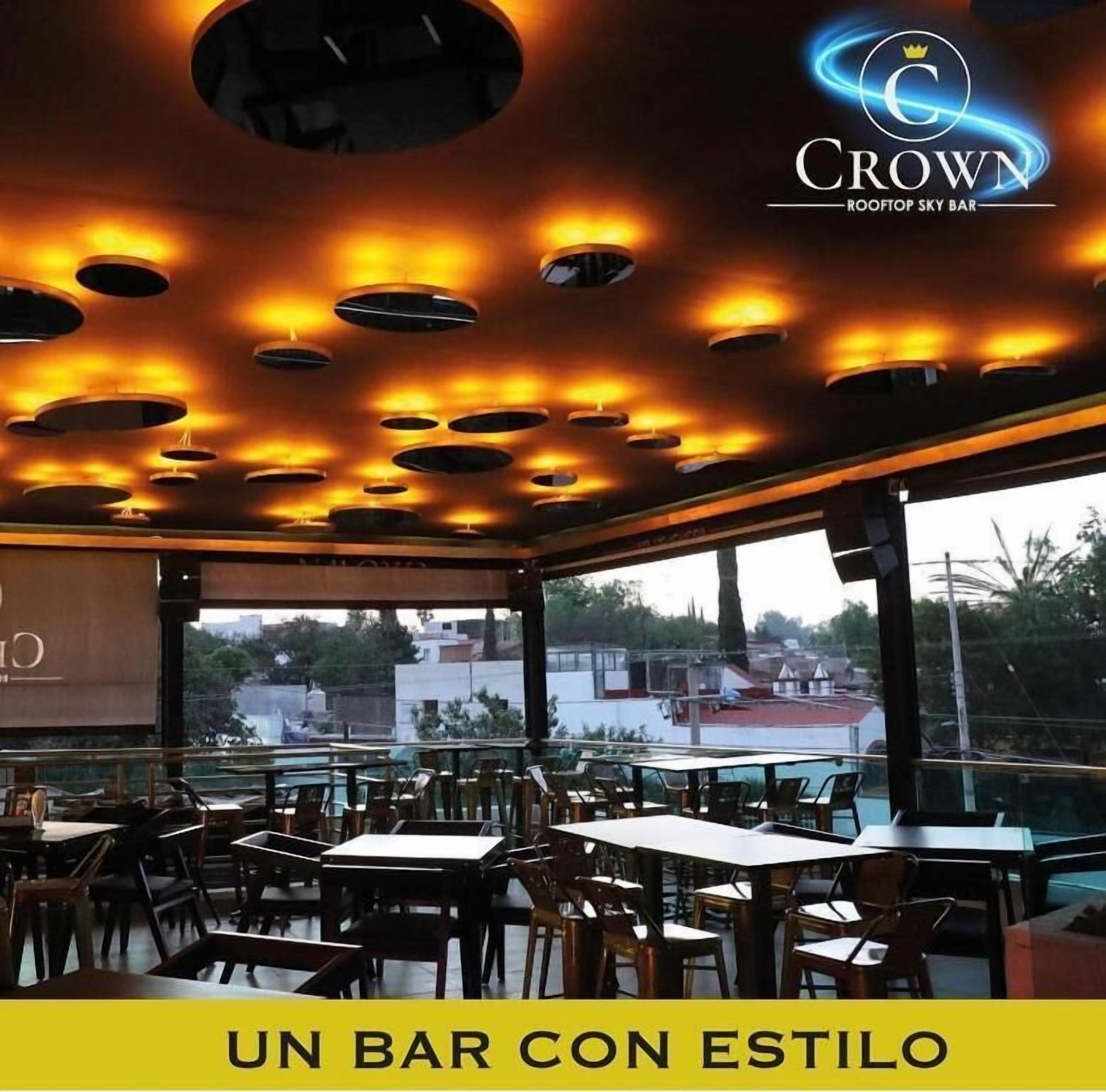 Cortinas blackout, tabla de planchar con plancha y wifi gratis 