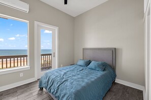 1 bedroom, WiFi, bed sheets - Casa Dora - Pool, Games, & Beachfront Fun! (Bolivar Peninsula)